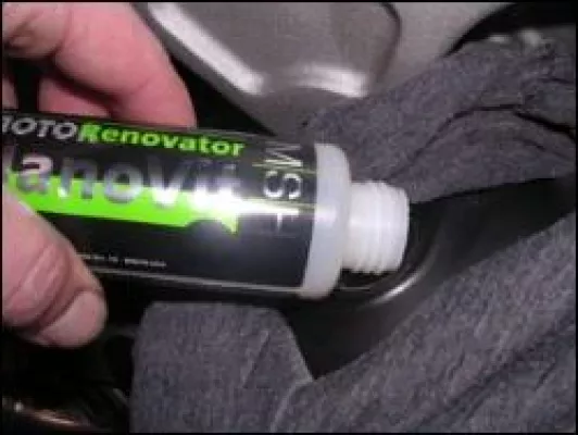 Motorrad Schmierstoffe - NanoVit Motor Renovator - MotoMove Motorrad Transport Zubehör Bild: Motorrad Schmierstoffe - NanoVit Motor Renovator - MotoMove Motorrad Transport Zubehör