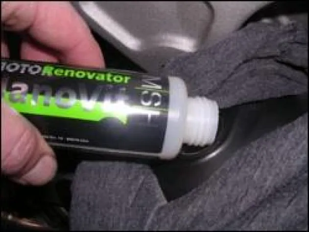 Bild: Motorrad Schmierstoffe - NanoVit Motor Renovator - MotoMove Motorrad Transport Zubehör