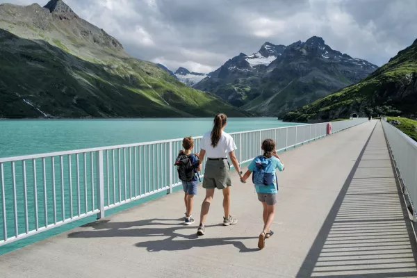 Bild: KRAFTQUELLE FAMILIENURLAUB. 2024 MIT KINDERN BEWUSST ANDERS REISEN.