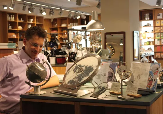 Bild: Helios Sonnenuhren bei Manufactum in Köln