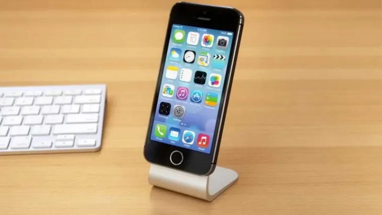 Bild: Der Cenastand Smartphone-Halter jetzt im Red Dot Shop