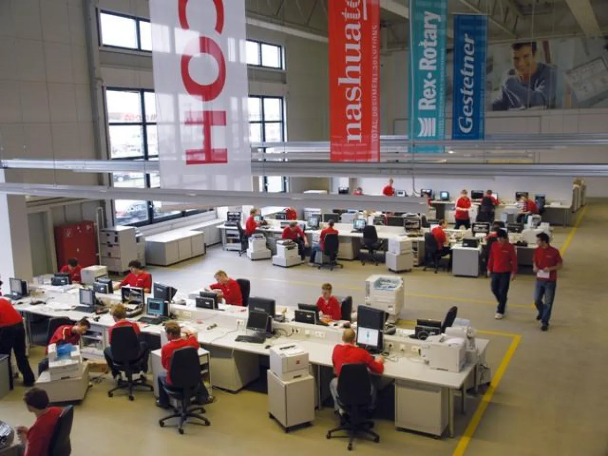 Die Vorbereitung auf den Berufsalltag erfolgt bei der technischen Ausbildung an der Ricoh Academy im Workshop.