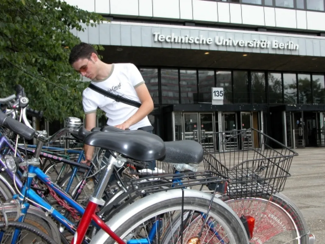 Hauptgebäude der TU Berlin an der Straße des 17. Juni 135 (Quelle: TU Berlin / Sabine Böck)