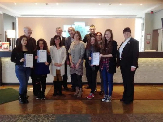 Bild: Patenschaft mit drei Schulen übernommen: Unterstützung bei Berufswahl und Praktika