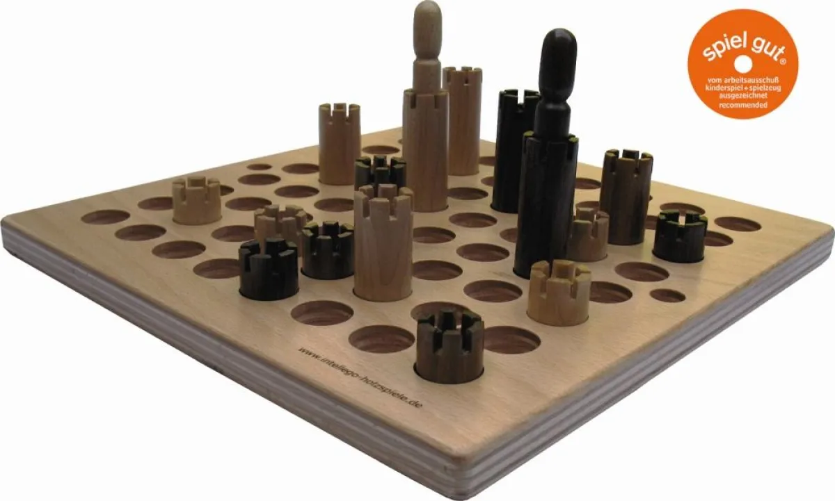 WELT DER TÜRME: Spielbrett aus Buche, Türme aus heimischem Ahorn und Akazie. Ein besonderes Spielvergnügen.