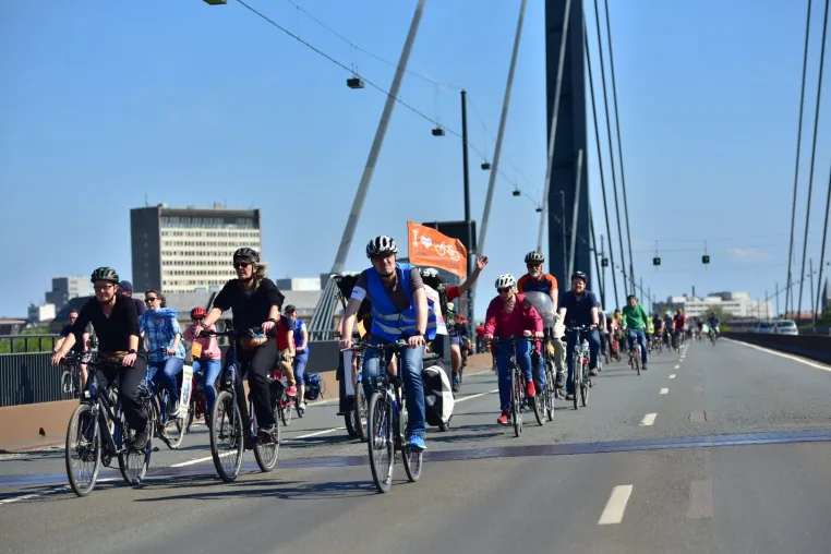 Austausch Digital: Fahrrad-Club ADFC NRW lädt ein zum Blick hinter die Kulissen. Bild: Austausch Digital: Fahrrad-Club ADFC NRW lädt ein zum Blick hinter die Kulissen.