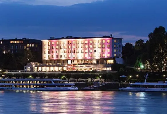 Bild: WINTERLICH feiern, tagen, entspannen und am Ende sparen? Das AMERON Hotel Königshof Bonn macht´s möglich!