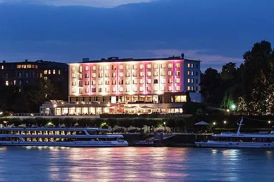 Bild: WINTERLICH feiern, tagen, entspannen und am Ende sparen? Das AMERON Hotel Königshof Bonn macht´s möglich!