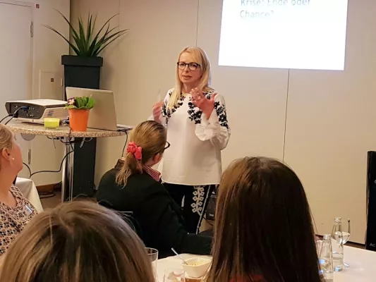 Bild: Bei Krisen kühlen Kopf bewahren - Ines Freiboth referierte bei Network Women Grünwald