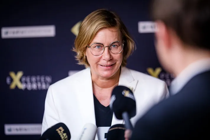 Bild: Sinnhaftigkeit versus Sexismus  -Top Speakerin Gabi Lück überzeugt beim Speaker Slam in Wien