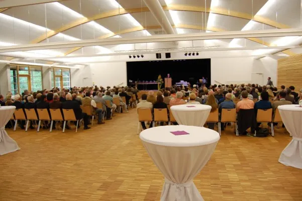 Bild: ArberLandhalle in Bayerisch Eisenstein: Vom Sägewerk zum grenzüberschreitenden Veranstaltungszentrum