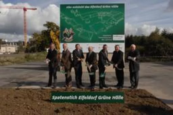 Nürburgring 2009 - Erster Spatenstich für das Eifeldorf Grüne Hölle Bild: Nürburgring 2009 - Erster Spatenstich für das Eifeldorf Grüne Hölle