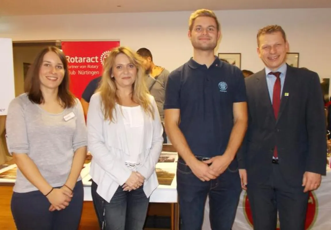 Bürgermeister Steffen Weigel besucht den Adventsmarkt der Zieglerschen.