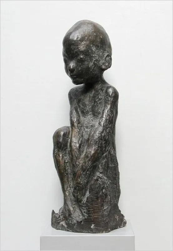 Laura wächst, 1999, Bronze 2/5, 60 x 20 x 20 cm, Foto: Hermann Büchner, Berlin