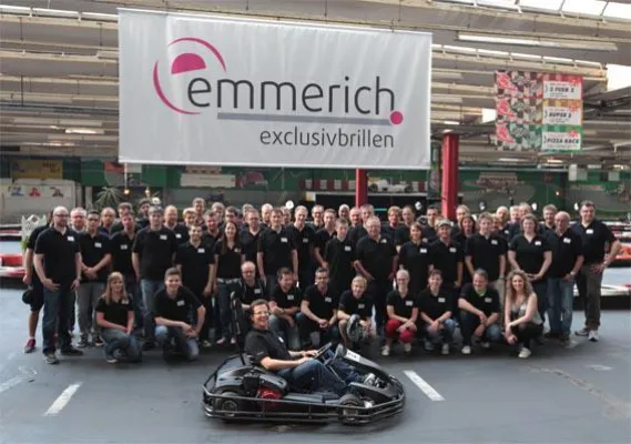 Quietschende Reifen und rasante Überholmanöver beim Emmerich-Kartrennen Bild: Quietschende Reifen und rasante Überholmanöver beim Emmerich-Kartrennen