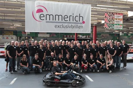 Quietschende Reifen und rasante Überholmanöver beim Emmerich-Kartrennen Bild: Quietschende Reifen und rasante Überholmanöver beim Emmerich-Kartrennen
