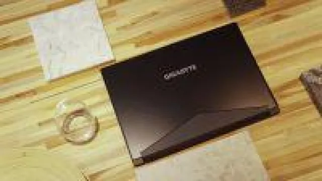 Bild: Das Musterbeispiel eines dünnen und leichten Gaming Laptops "GIGABYTE AERO 15 Classic"