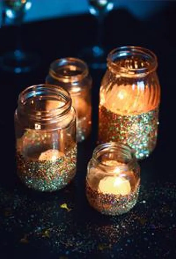 Tischdeko mit dezentem Glamour. Foto: Amelie Jeserich -rauschgiftengel.com