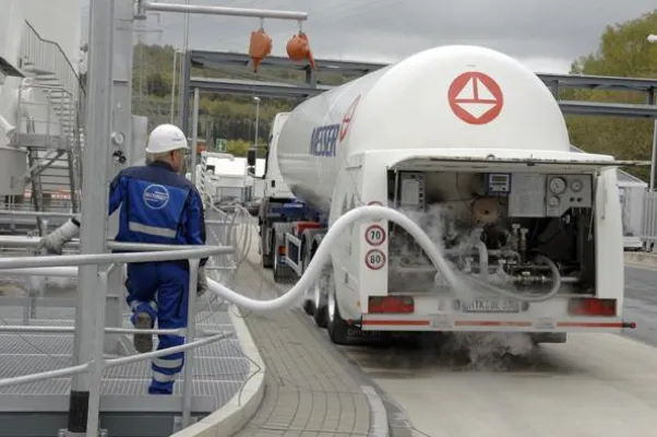 Bild: Messer expandiert in Westeuropa