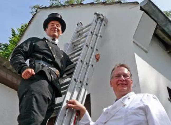 Zweimal „Meister Kunkel“ – mal weiß, mal schwarz Bild: Zweimal „Meister Kunkel“ – mal weiß, mal schwarz