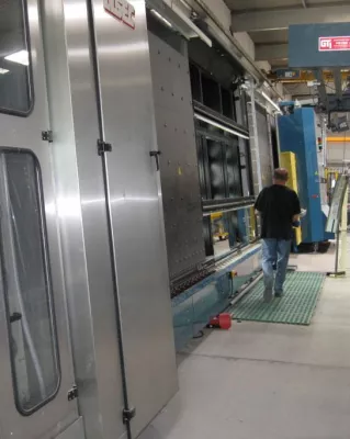 Bild: Investitionsprogramm JEDOPANE-Isolierglas vollendet