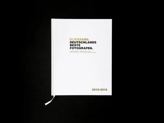 Bild: Schwergewichtiges Weihnachtsgeschenk für Fotografie-Fans: 5kg Bildband "BLICKFANG 2012/2013"