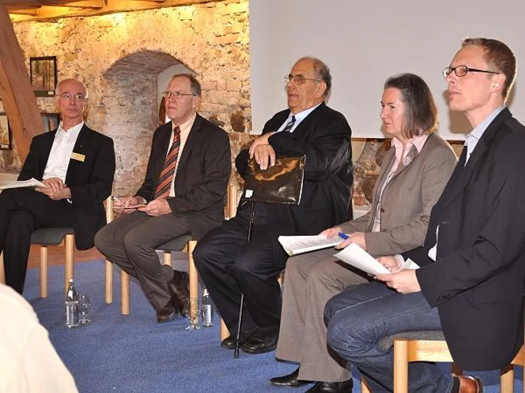 V.l.n.r.: Br. Dr. Michael Hainz SJ,  Prof. Dr. Martin Lechner, Prof. Dr. Wolfgang Bisler, Prof. Dr. Ursula Mosebach,  Moderator Michael Kroll.