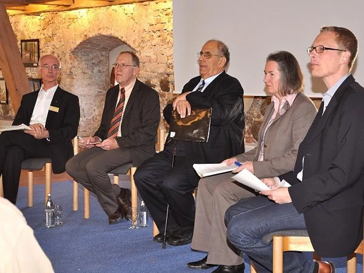 V.l.n.r.: Br. Dr. Michael Hainz SJ,  Prof. Dr. Martin Lechner, Prof. Dr. Wolfgang Bisler, Prof. Dr. Ursula Mosebach,  Moderator Michael Kroll.