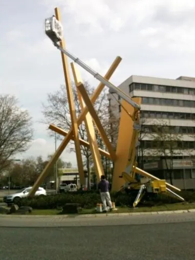 Bild: Gardemann im Auftrag der Kunst: Restauration auf der Skulpturachse Eschborn