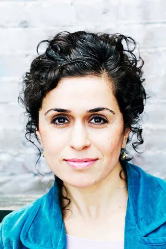 Nazli Çevik Azazi erhält den Thüringer Märchen- und Sagenpreis „Ludwig Bechstein“ 2017 Bild: Nazli Çevik Azazi erhält den Thüringer Märchen- und Sagenpreis „Ludwig Bechstein“ 2017