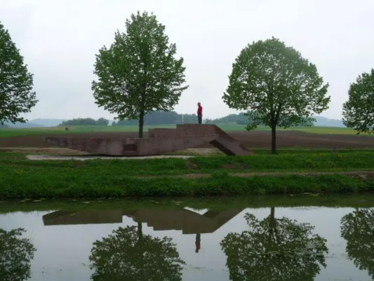 Bild: Eröffnung der begehbaren Skulptur am Ludwigskanal von Claus Bury