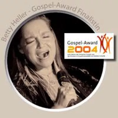 Bild: Gospel Award Finalistin Betty Heller singt zur Trauerfeier