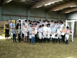 Bild: Das Reitabzeichen 2005 beim First-Team Reitsportverein Horstmar-Leer e.V. haben alle bestanden.