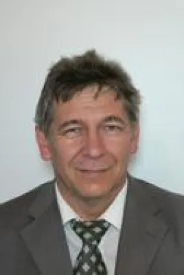 Bild: HK PowerClean - ist die einzige, patentierte Lösung zur Reinigung der inneren Lamellen eines Flachheizkörpers