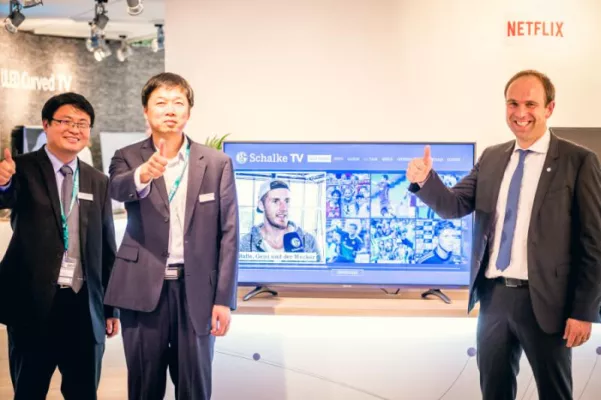 Bild: Hisense und FC Schalke 04 präsentieren Smart-TV-App