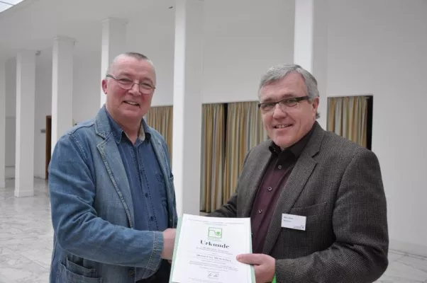 Bild: Silberne Ehrennadel für Landschaftsgärtner Uwe Michelchen aus Apolda