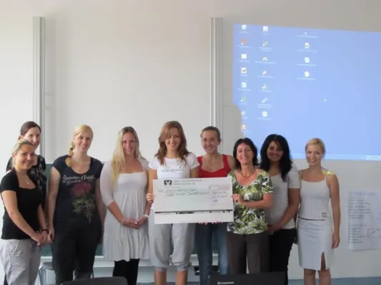 Bild: Angehende Europasekretärinnen der Merkur Akademie International engagieren sich für Sozialprojekt