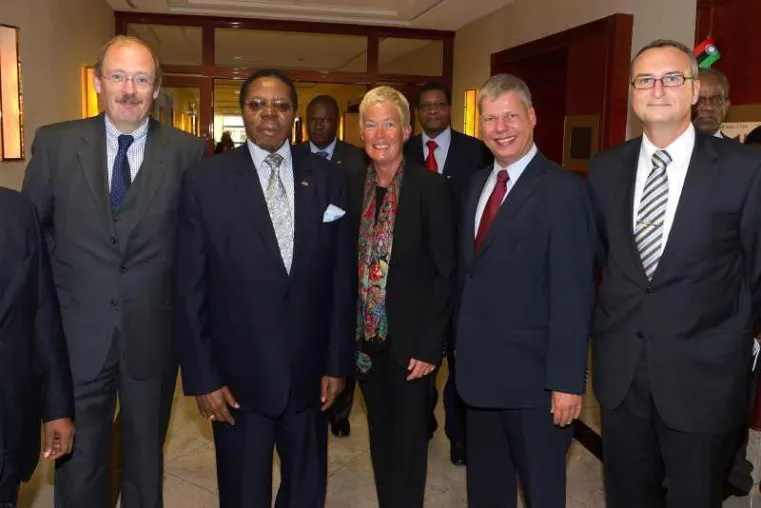 Deutsch-Malawische Gesellschaft übergibt Mikroskope zur Tuberkulose-Bekämpfung Bild: Deutsch-Malawische Gesellschaft übergibt Mikroskope zur Tuberkulose-Bekämpfung