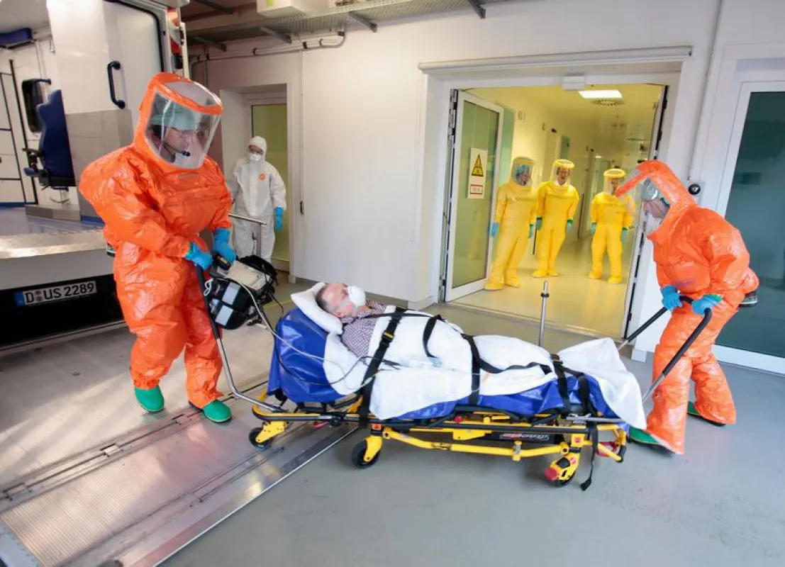 Sonderisolierstation am UKD: Für Krankenwagen, mit denen Patienten in die Isolierstation kommen, gibt es eine eigene Zufahrt. (Foto: UKD/Timmermann)