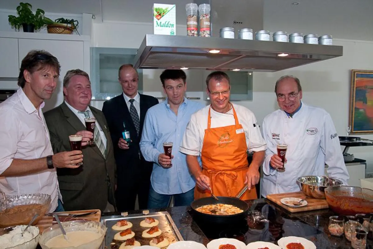 Peter Grossmann (WDR), Winfried Weber (Hövels), Ingolf Sperling (Selters), Stefan Manier (Gasthaus Stromberg), Günther Klein (Overkamp) und Gerhard Besler. Frei für redaktionelle Nutzung, bei Quellena