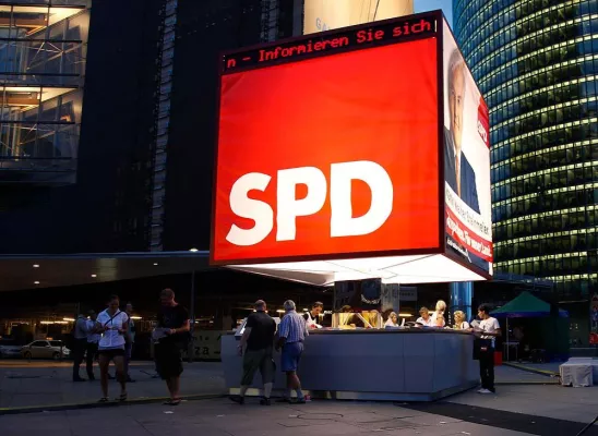 Bild: Im Netz und in der Stadt - Der Wahlwürfel bringt digitale Architektur in den Wahlkampf