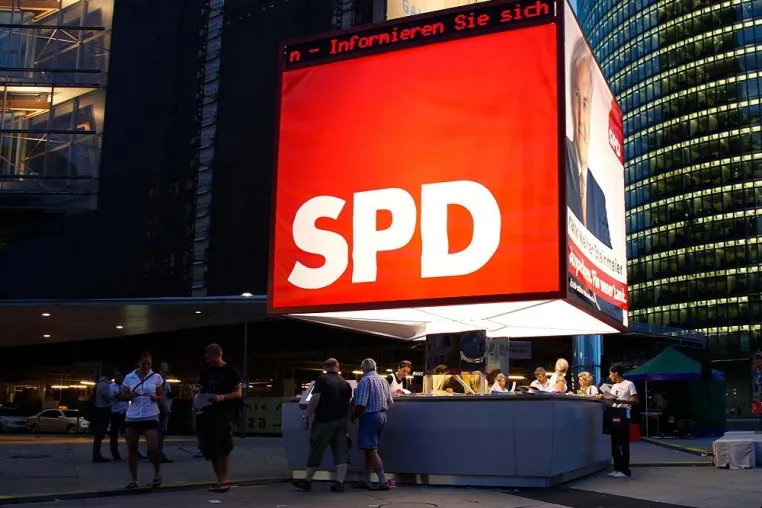 Im Netz und in der Stadt - Der Wahlwürfel bringt digitale Architektur in den Wahlkampf Bild: Im Netz und in der Stadt - Der Wahlwürfel bringt digitale Architektur in den Wahlkampf
