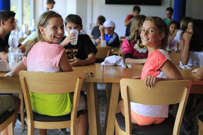Bild: Englisch, Sport und Spaß mit internationalen Freunden//Zum Ferien-Sprachcamp an den Bodensee