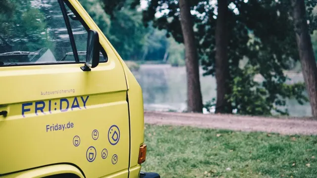 Bild: FRIDAY Bulli: Digitalversicherer entstaubt Image der Versicherungsbranche mit frischen Ideen für Mitarbeiter