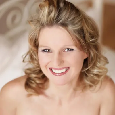 Bild: Nadine Sieben - Die kleine Frau mit der grossen Stimme - stellt Debüt Album vor