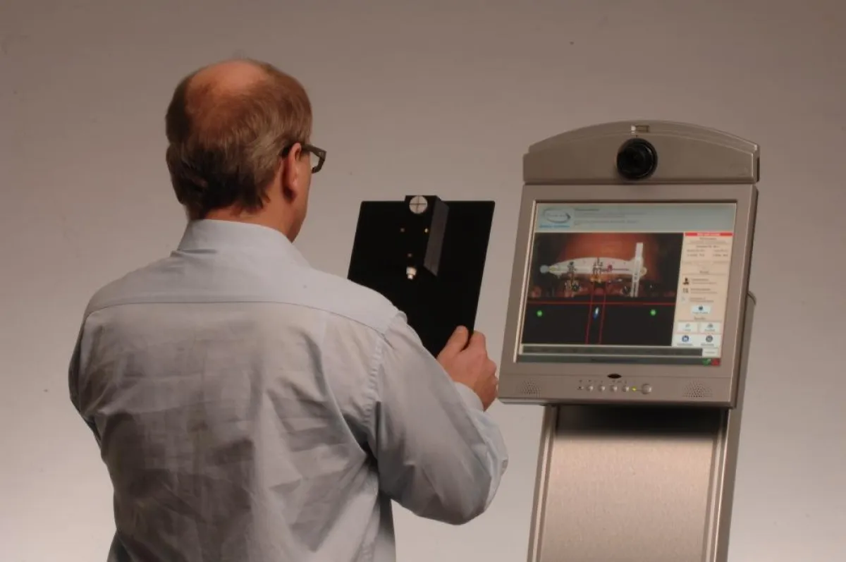 Zugpferd von GermanOptics: das Videozentriergerät Optikam