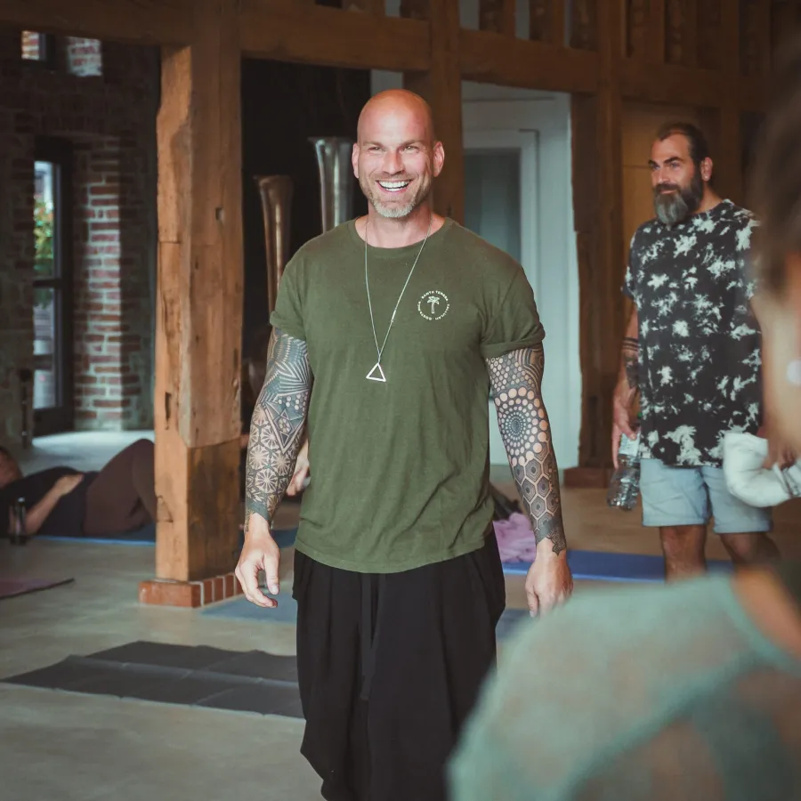 Breathwork Ausbildung Facilitator Alex (© https://breathwork.de/)