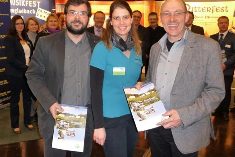 Bild: Vorsitzender verabschiedet – Neuer Reisemobil-Katalog 2013/2014 vorgestellt