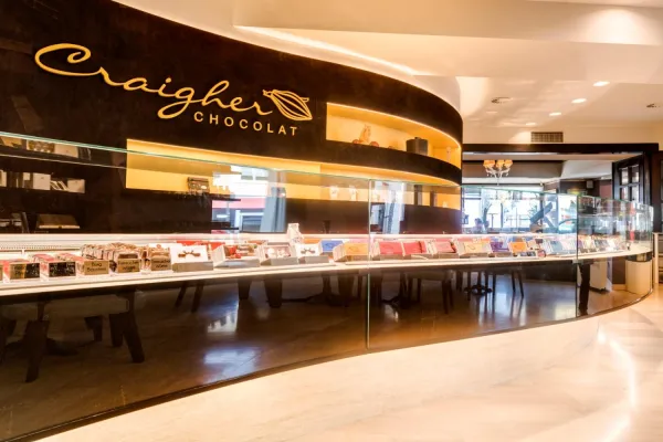 Bild: Baumrindentuch und Schokogenuss – ein perfektes Zusammenspiel