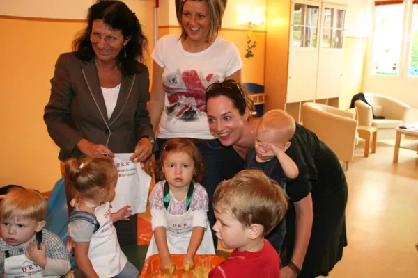 Bild: Natalia Wörner besucht Nominierte Einrichtung des Karl Kübel Preises 2010